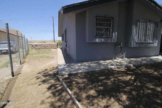 Building Photo - 9604 Gaza Dr