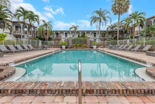 Building Photo - 4404 W Kennedy Blvd