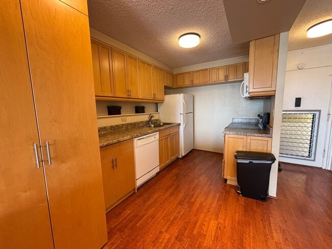 Building Photo - 1676 Ala Moana Blvd