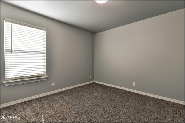 Building Photo - 600 Logwood Ave