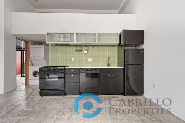 Building Photo - 3771 Centre St