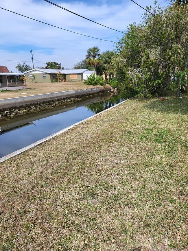 Building Photo - 6727 Saltwater Blvd