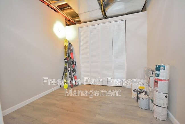 Building Photo - 2575 W Palais Dr