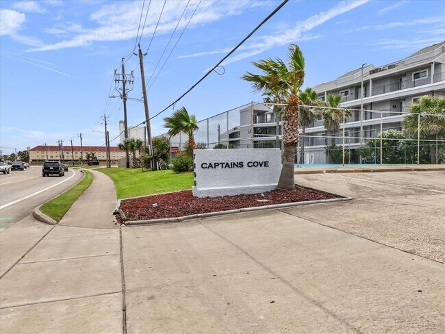 Building Photo - 7600 Seawall Blvd