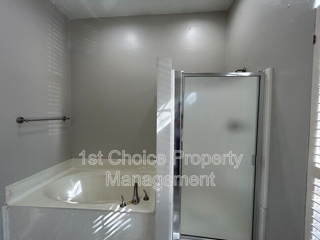 Building Photo - 4805 Misty Ridge Dr