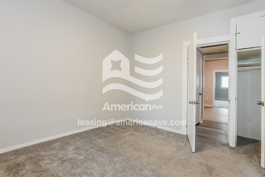 Building Photo - 524 W 35th St