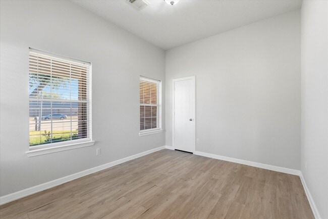 Building Photo - 4515 Chetco Ln