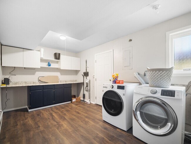 Building Photo - Spacious 4-Bedroom Pet-Friendly Home in North Spokane