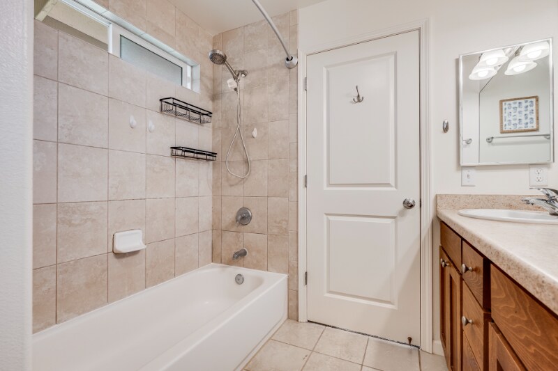 Building Photo - 83 Hoolaau St