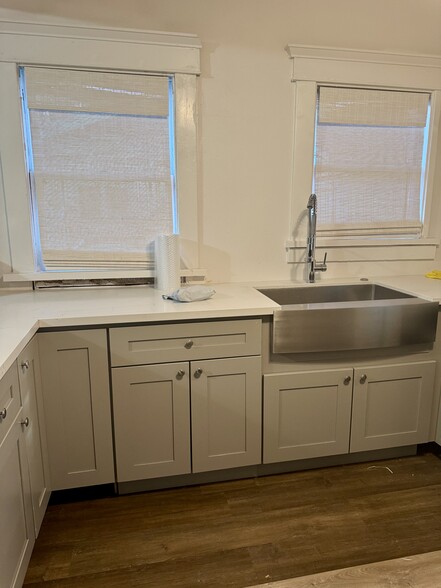 Kitchen - 1045 Bradford St