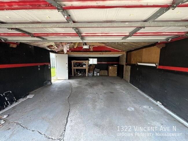 Building Photo - 1322 N Vincent Ave