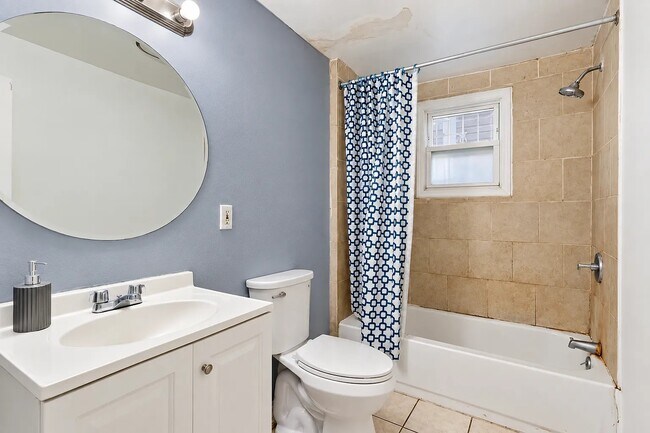 Building Photo - 402 S 15th St
