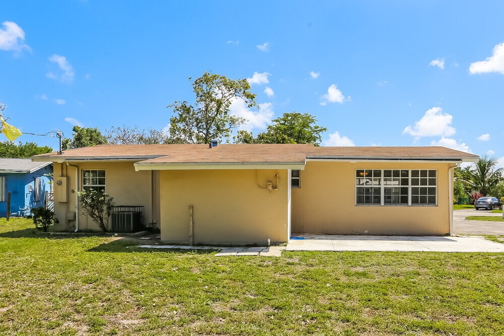 Building Photo - 1107 NW 15th Ct