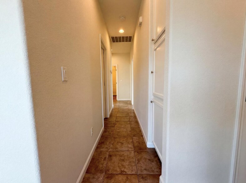 Building Photo - 400 Caravaggio Cir