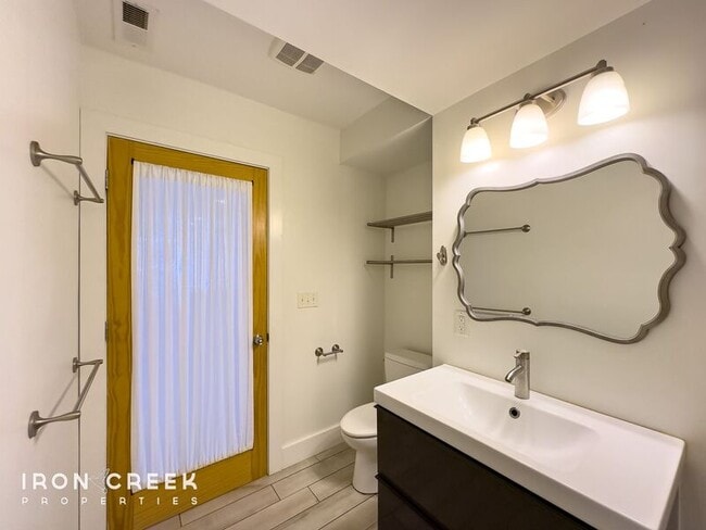 Building Photo - 12 Chateau Pl