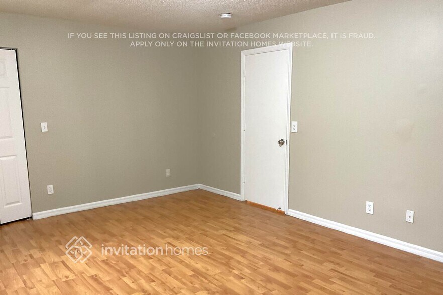 Building Photo - 2300 SW 106th Ave