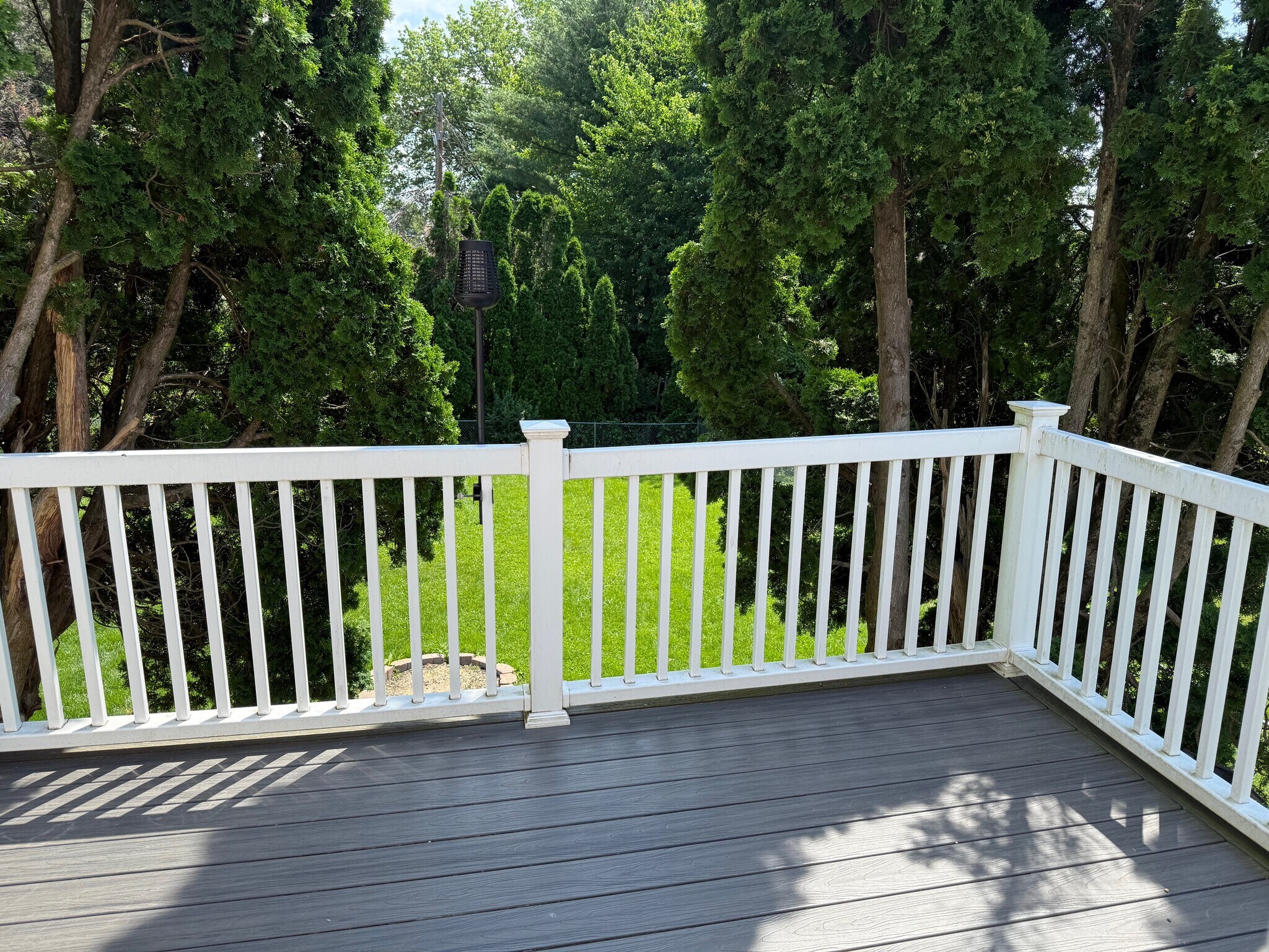 Building Photo - 906 Willcliff Dr