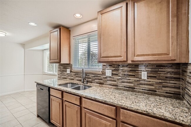 Building Photo - Spacious 5-Bedroom Retreat in Arvada, CO!