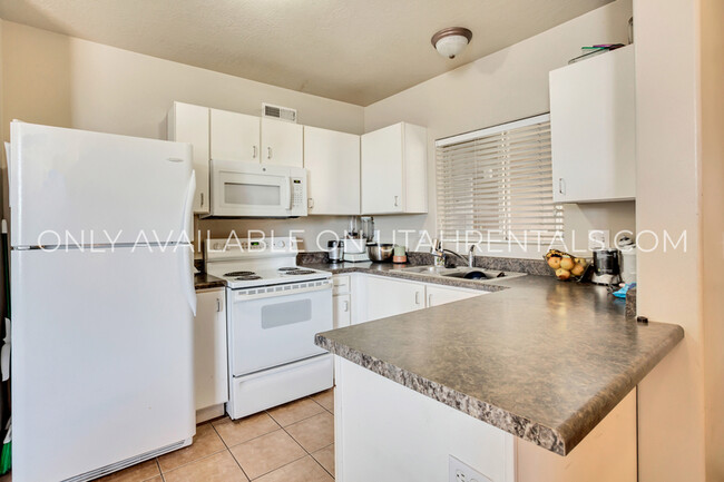 Building Photo - 838 E 700 N