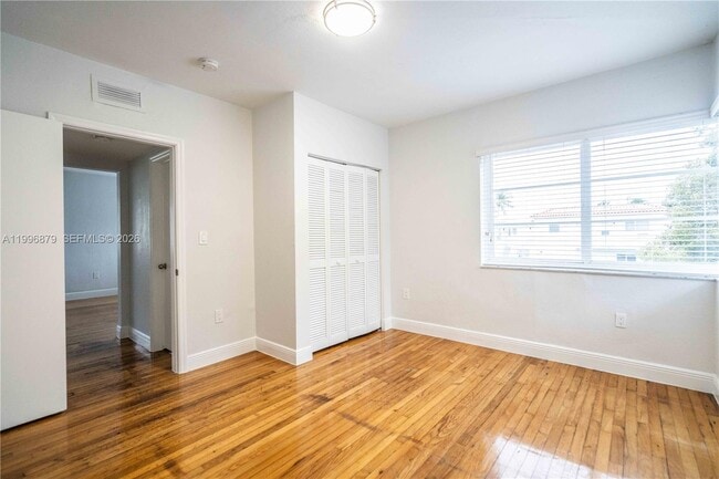 Building Photo - 1007 Bay Dr