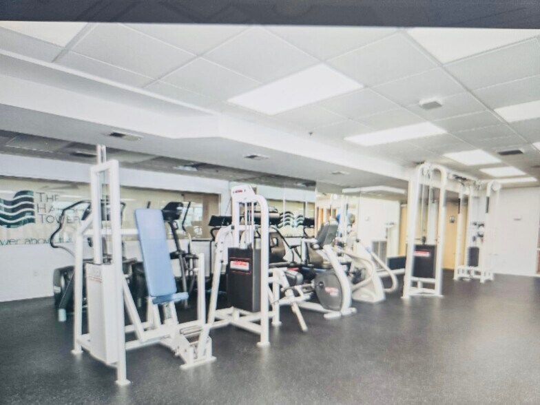 Building Photo - 100 Harborview Dr
