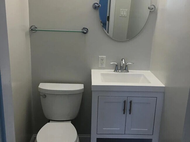 Building Photo - 152 Newton St