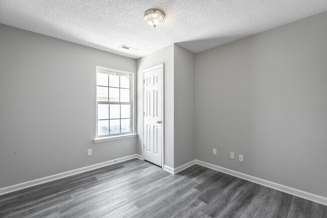 Building Photo - 4 bedroom 2 bath in the Southside (Mill Town)