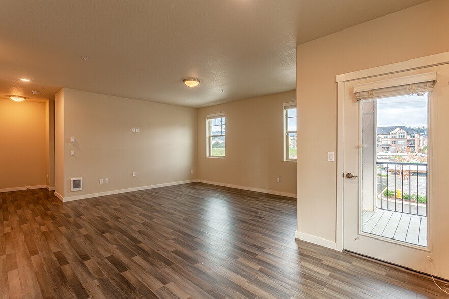 Building Photo - 16323 NW Chadwick Way