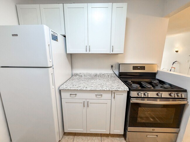 Building Photo - 1700 SW 16th Ct