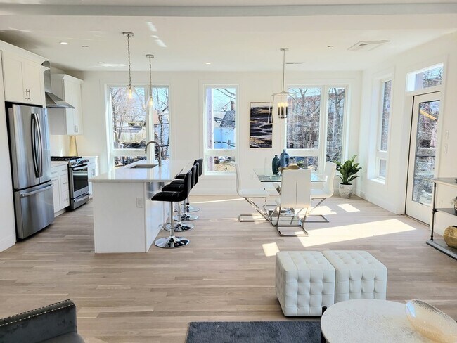 Building Photo - 1169 Adams St