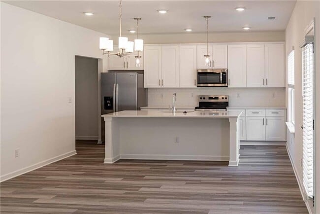 Building Photo - 3378 Skyland Dr