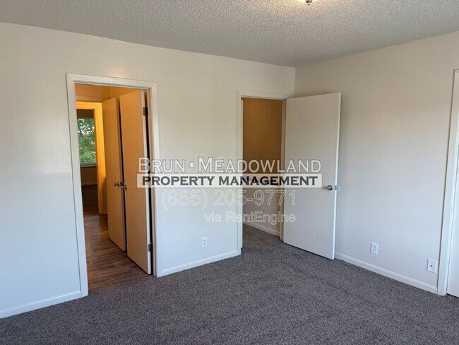 Building Photo - 10417 Victoria Dr