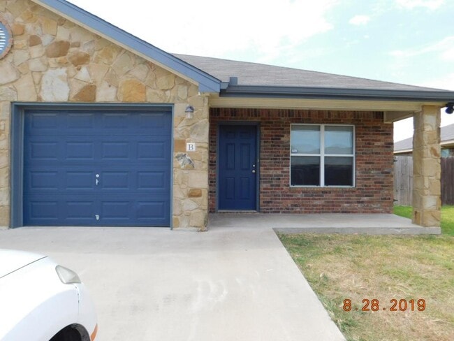 Primary Photo - 1202 Cavalry Ln