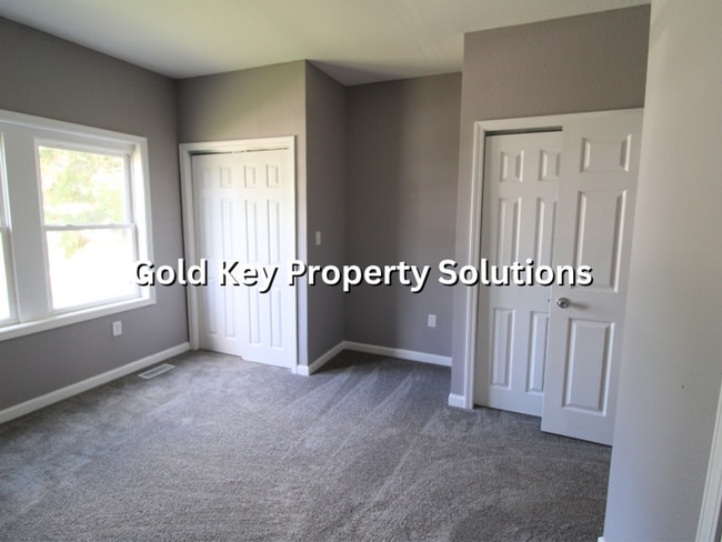 Building Photo - Fully Renovated 3 BR 2 BA House with Upgraded Appliances (NO SECTION 8)