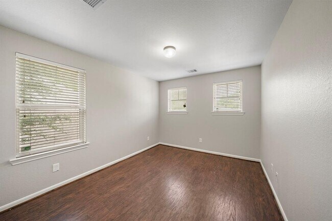 Building Photo - 119 Red Eagle Ct