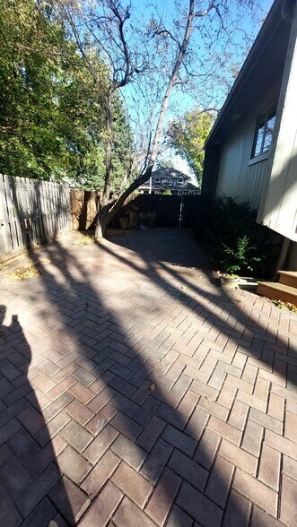 Building Photo - 866 S 156th Ave