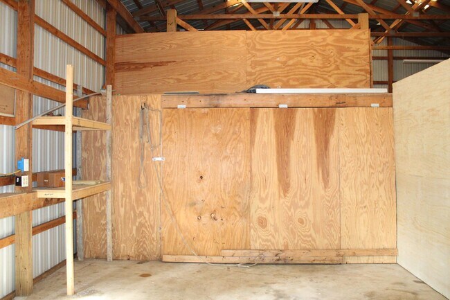 Building Photo - 11784 White Oak Rd