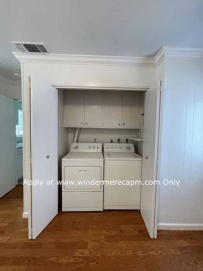 Building Photo - Fabulous Hollywood Park home 2BDRM 2BATH +...