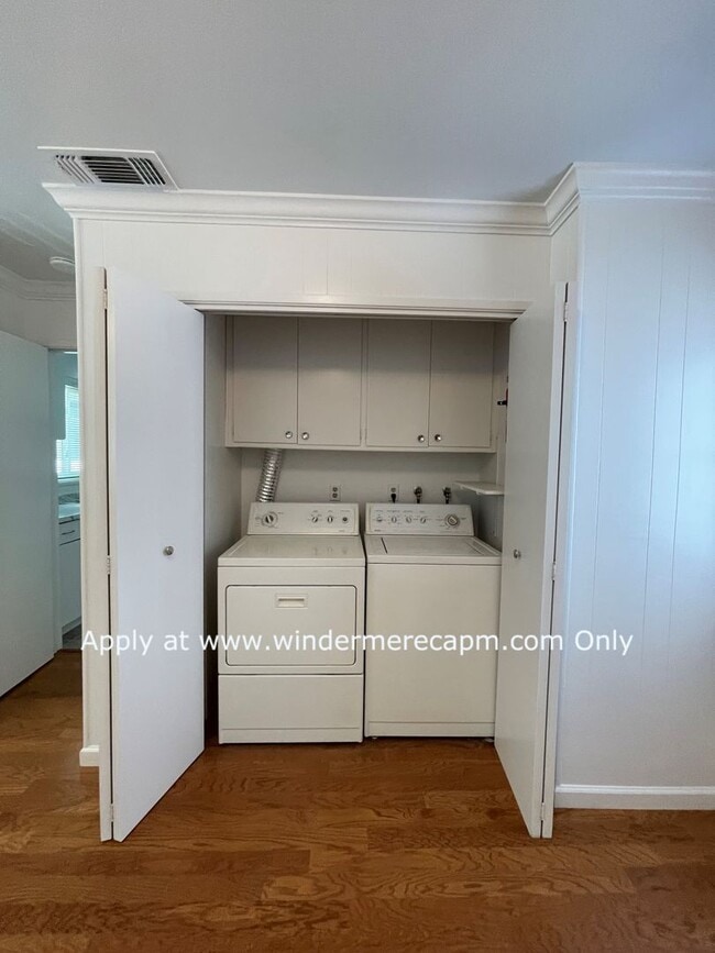 Building Photo - Fabulous Hollywood Park home 2BDRM 2BATH + Bonus/Office Room