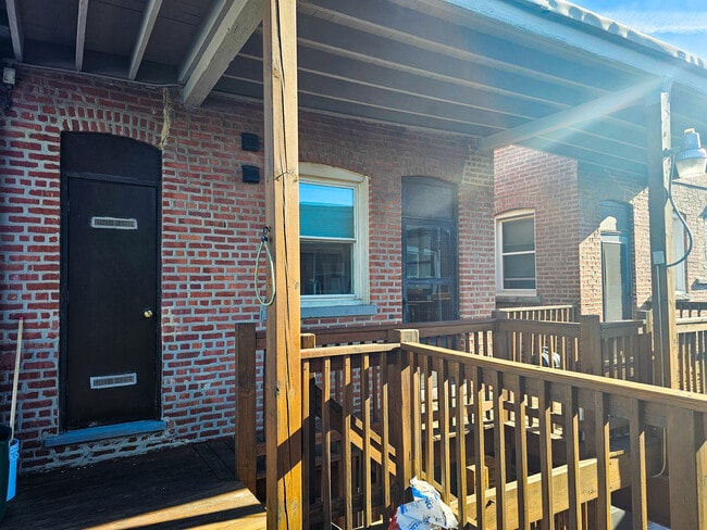 Building Photo - 2028 W 35th St