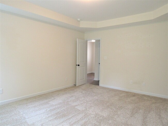 Building Photo - 136 Laredo Dr