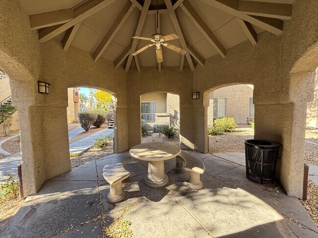 Building Photo - Gorgeous 1bed/1bath home nestled in a great area!