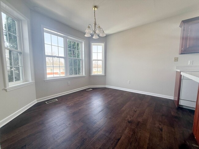 Building Photo - 430 W Stevens St