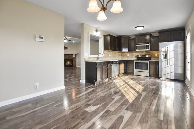 Building Photo - Pet Friendly Three Bedroom!