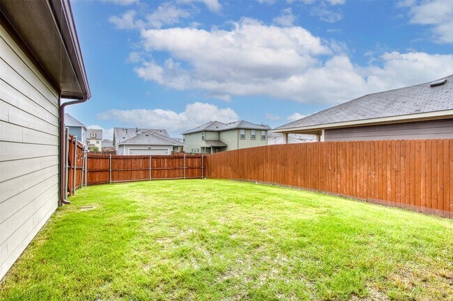 Building Photo - 2846 Hudson Dr