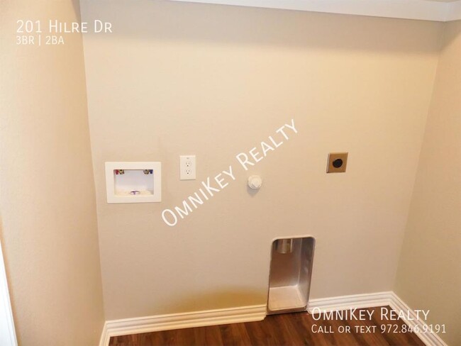 Building Photo - 201 Hilre Dr