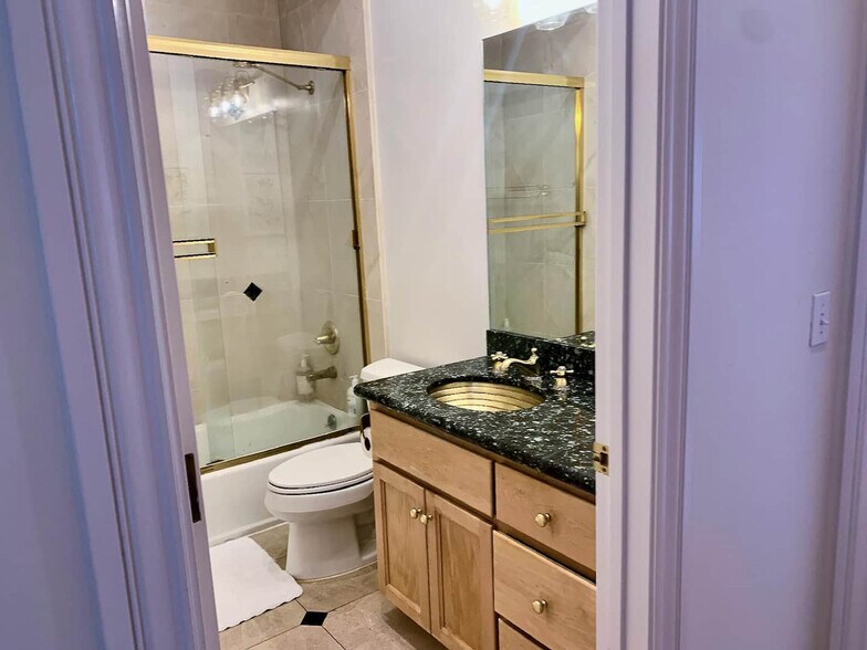 Building Photo - 1224 Sacramento St