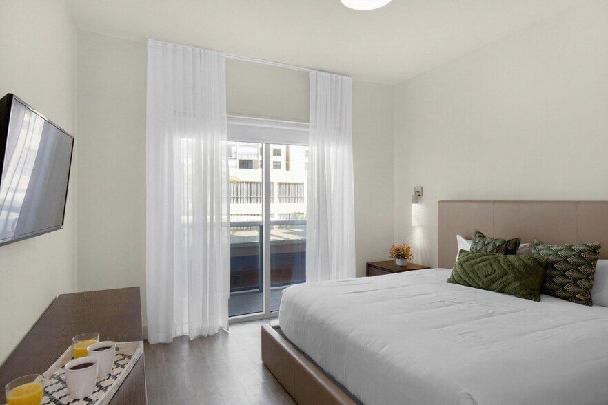 Building Photo - 777 N Ocean Dr