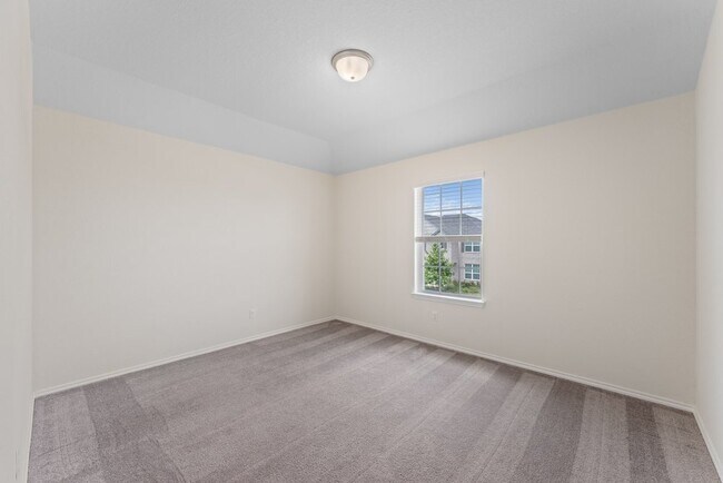 Building Photo - 942 Blue Violet