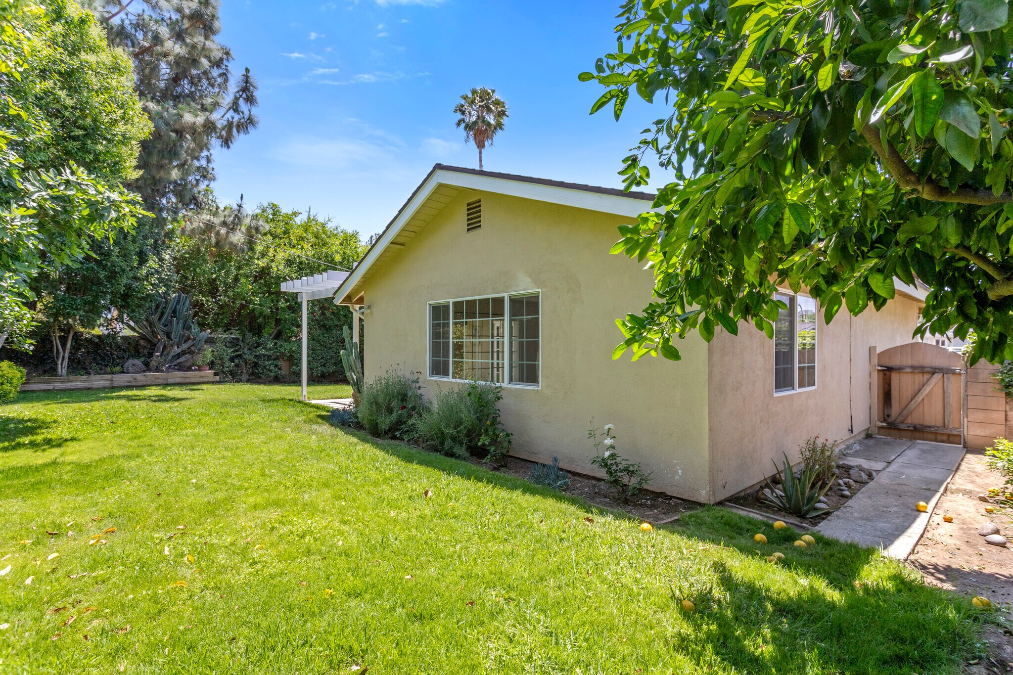 Building Photo - 7314 Capistrano Ave